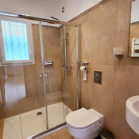 40 M Proche Centre L'Ile-Rousse (Corsica)