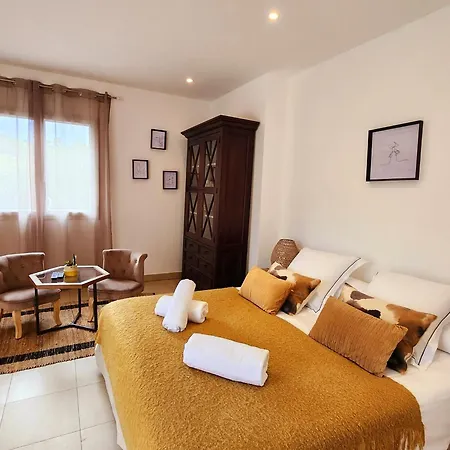 Apartment 40 M Proche Centre *