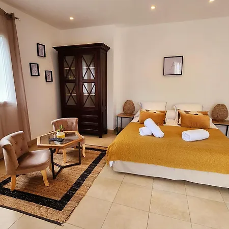 Apartment 40 M Proche Centre *